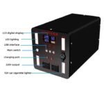 ⁦يو بي إس OKA — باور بانك منزلي للطوارئ (محطة طاقة متنقلة)
قدرة 2000 وات – 240 أمبير
موديل SW-2000⁩ - الصورة ⁦3⁩