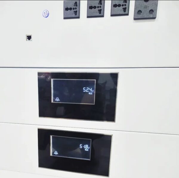 ⁦يو بي إس OKA — باور بانك منزلي للطوارئ (محطة طاقة متنقلة)
قدرة 5000 وات – 400 أمبير
موديل SW-5000⁩ - الصورة ⁦4⁩