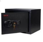 ⁦خزنة نقود ديجيتال إلكترونية من OKA مقاومة للحريق والسرقة بقفل كومبينيشن وبصمة (قفل بيومتري) – مقاس ‎25×35×25 سم‎ / وزن 10.3 كجم – موديل 44B20⁩ - الصورة ⁦2⁩