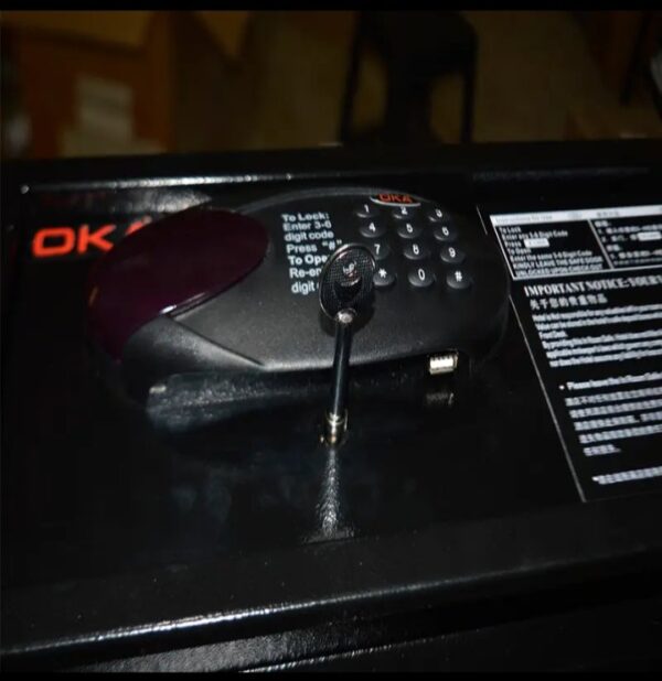 ⁦خزنة نقود ديجيتال إلكترونية من OKA مقاومة للحريق والسرقة بقفل كومبينيشن – وزن 11 كجم – موديل OKA-EM2042⁩ - الصورة ⁦4⁩