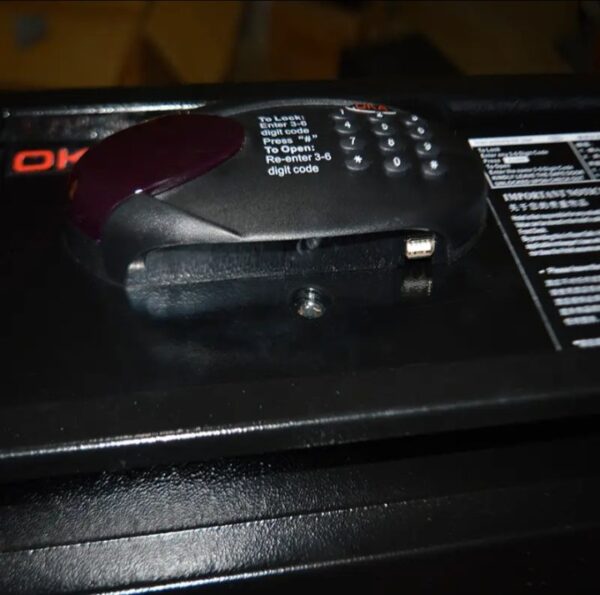 ⁦خزنة نقود ديجيتال إلكترونية من OKA مقاومة للحريق والسرقة بقفل كومبينيشن – وزن 11 كجم – موديل OKA-EM2042⁩ - الصورة ⁦6⁩