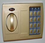 ⁦خزنة نقود ديجيتال إلكترونية من OKA مقاومة للحريق والسرقة بقفل كومبينيشن – وزن 9.5 كجم – موديل OKA-3038⁩ - الصورة ⁦5⁩