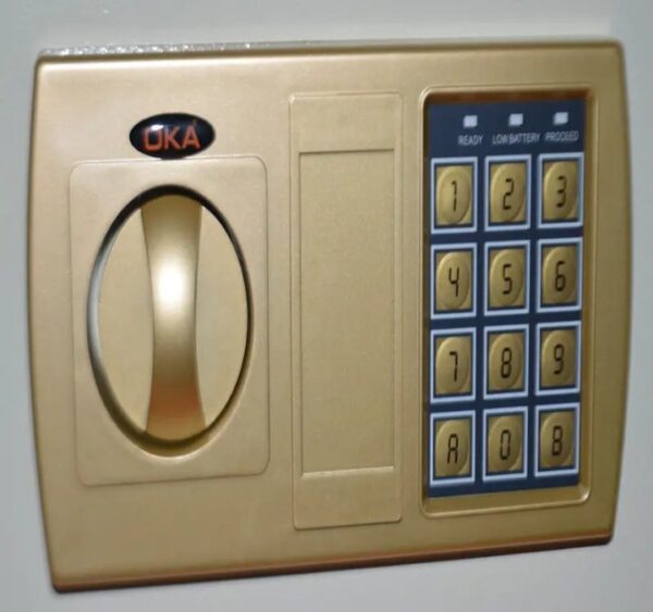 ⁦خزنة نقود ديجيتال إلكترونية من OKA مقاومة للحريق والسرقة بقفل كومبينيشن – وزن 9.5 كجم – موديل OKA-3038⁩ - الصورة ⁦5⁩