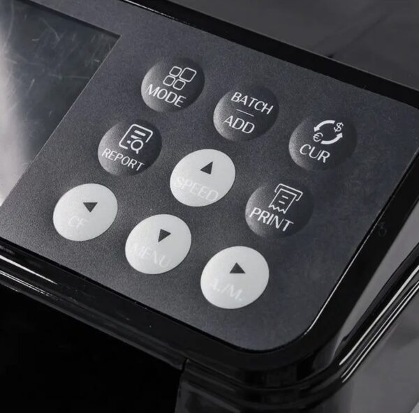 ⁦ماكينة عدّ وفرز العملات OKA
لعدّ وفرز العملات المختلفة وكشف التزوير
(الجنيه المصري – الدولار – اليورو – اليوان الصيني)
مع إمكانية إضافة أي عملة أخرى حسب احتياجك
موديل OKA-MIX 110⁩ - الصورة ⁦5⁩