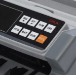 ⁦ماكينة عدّ وكشف تزوير النقود OKA
مزودة بشاشة خارجية رقمية
موديل 2100⁩ - الصورة ⁦5⁩