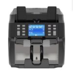 ⁦ماكينة عدّ وفرز العملات OKA
لعدّ وفرز النقود وكشف التزوير
مزودة بطابعة داخلية لطباعة تقارير الأموال
وشاشة لمس لسهولة الاستخدام
(الدولار – اليورو – اليوان الصيني – الليرة التركية)
موديل OKA-4025⁩ - الصورة ⁦2⁩