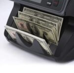 ⁦ماكينة عدّ وفرز العملات OKA
لعدّ وفرز العملات المختلفة وكشف التزوير
(الدولار – اليورو – اليوان الصيني – الليرة التركية)
موديل OKA-MIX102⁩ - الصورة ⁦6⁩