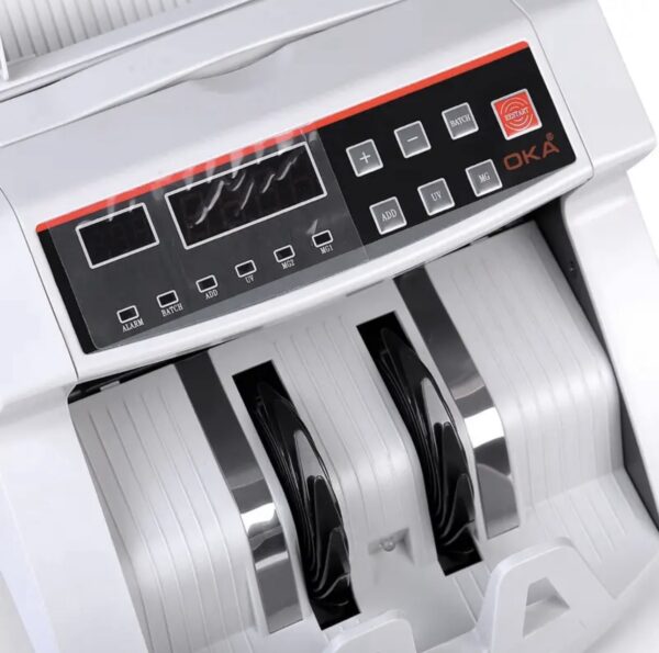 ⁦ماكينة عدّ وكشف تزوير النقود OKA
مزودة بشاشة خارجية رقمية
موديل 1100⁩ - الصورة ⁦3⁩