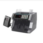 ⁦ماكينة عدّ وكشف تزوير النقود OKA
مزودة بشاشة خارجية رقمية
موديل 8008⁩ - الصورة ⁦2⁩