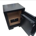 ⁦خزنة أموال إلكترونية مصفحة من OKA
مقاومة للحريق والسرقة
مزودة بقفل كومبيونيشن (Combination Lock)
الوزن: 58 كجم
موديل OKA-MC52⁩ - الصورة ⁦2⁩