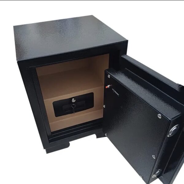 ⁦خزنة أموال إلكترونية مصفحة من OKA
مقاومة للحريق والسرقة
مزودة بقفل كومبيونيشن (Combination Lock)
الوزن: 58 كجم
موديل OKA-MC52⁩ - الصورة ⁦2⁩