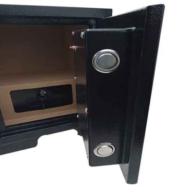 ⁦خزنة أموال إلكترونية مصفحة من OKA
مقاومة للحريق والسرقة
مزودة بقفل كومبيونيشن (Combination Lock)
الوزن: 58 كجم
موديل OKA-MC52⁩ - الصورة ⁦7⁩