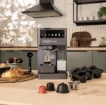 ⁦ماكينة قهوة بالكبسولات والبن المطحون من OKA
لصناعة الإسبريسو والكابتشينو واللاتيه
موديل OKA C100⁩ - الصورة ⁦20⁩