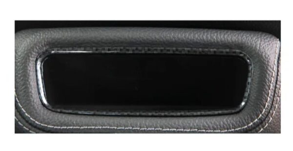 ⁦أطار خارجي لفتحة الكونسولا لمرسيدس New E Class 2016-2019 / لون كاربون⁩ - الصورة ⁦3⁩