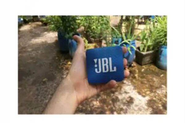 ⁦سماعة جي بي ال المحمولة بلوتوث وميكروفون وراديو FM ومكان لكارت الميموري متوافق مع الموبايل والكمبيوتر لون أزرق⁩ - الصورة ⁦4⁩